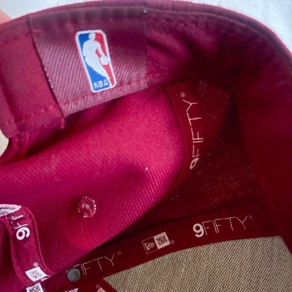 NEW ERA CLEVELAND‎ CAVALIERS NBA MAROON 9FIFTY SNAP BACK HAT - Picture 9 of 9